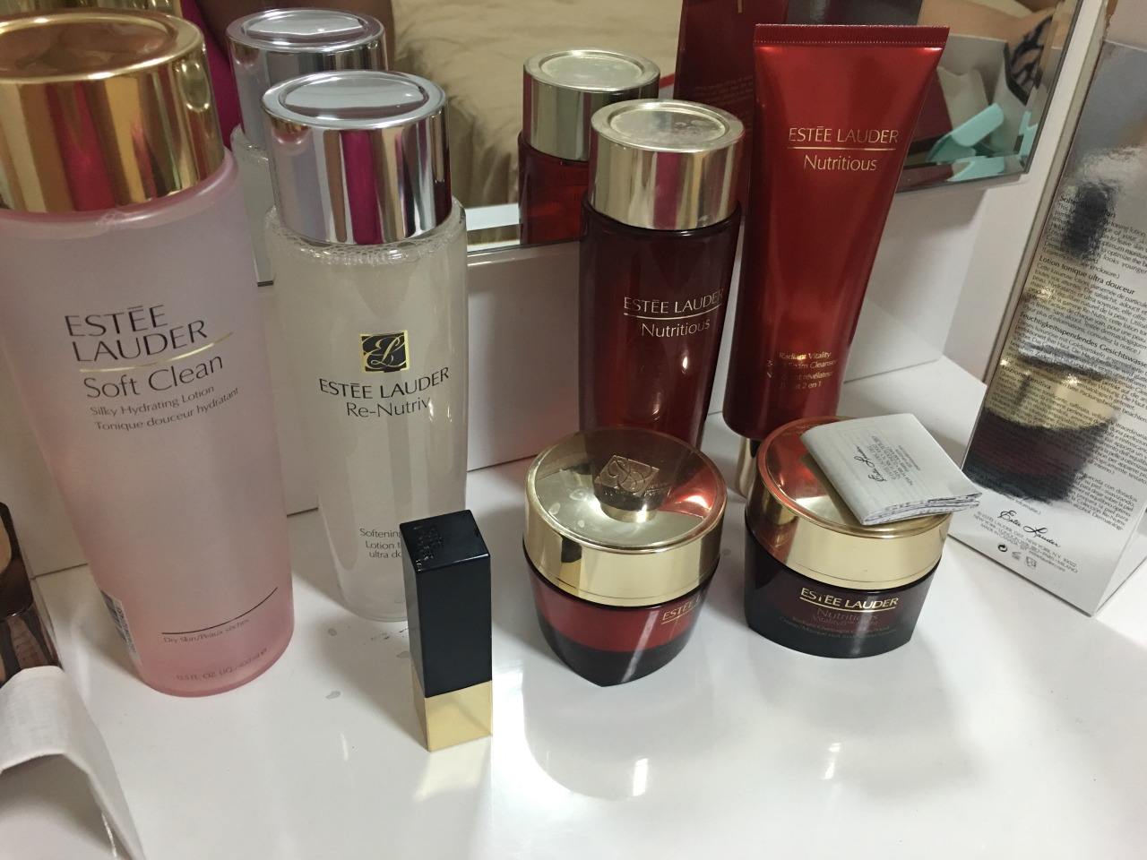 雅诗兰黛面霜哪款抗皱紧致效果好 (35岁雅诗兰黛智妍和红石榴哪个好)