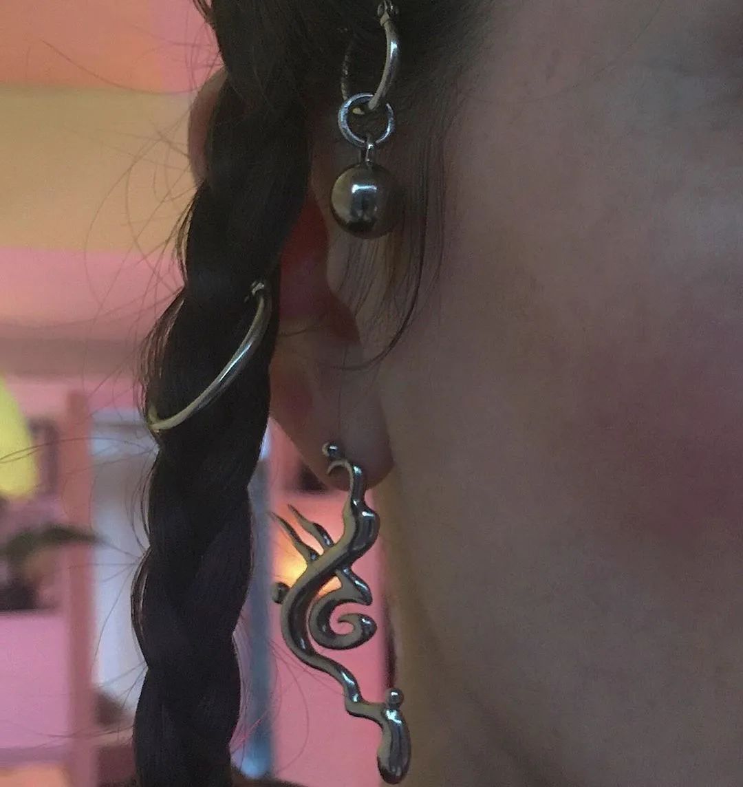 珍珠耳钉优雅永不过时,经典大方的耳钉