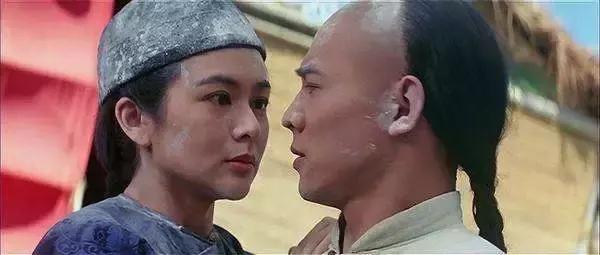 一首《十七岁》之于香港娱乐圈，就是半部《春秋》