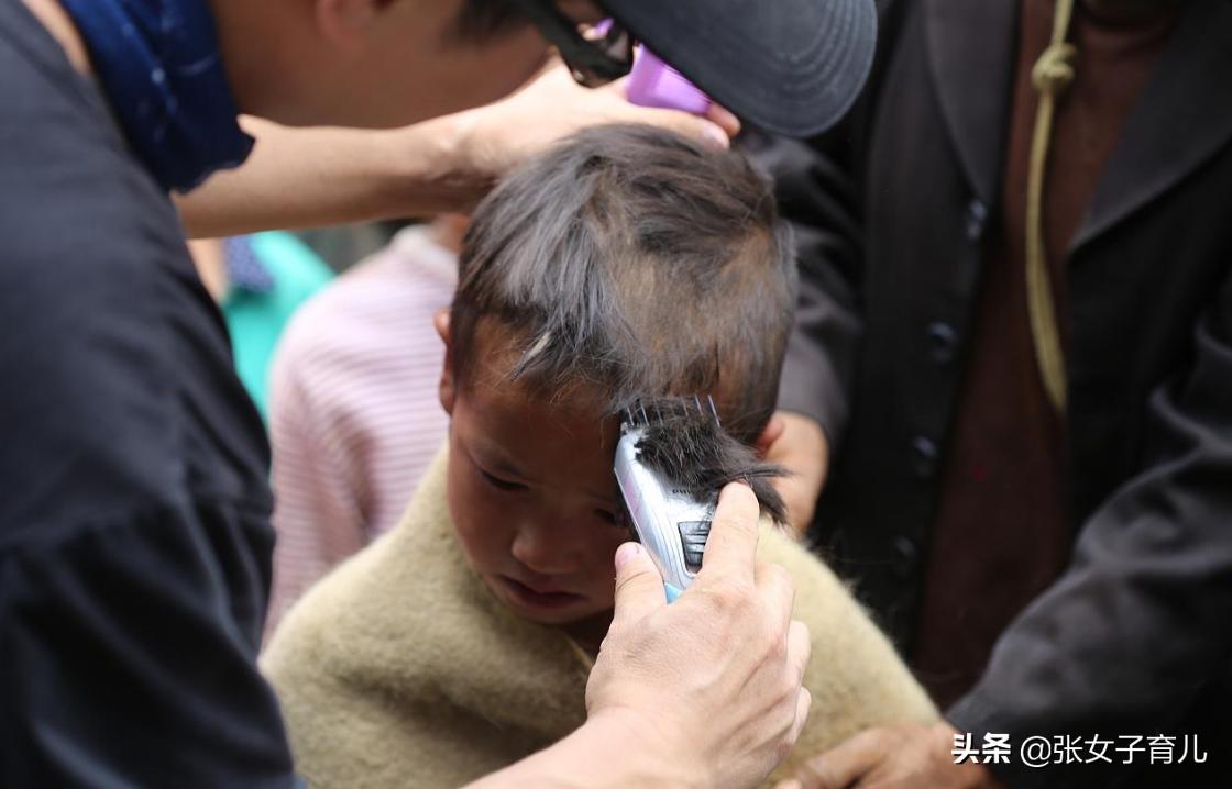 小宝宝头发稀少剃光头有用吗,新生儿头发剃光真的好吗