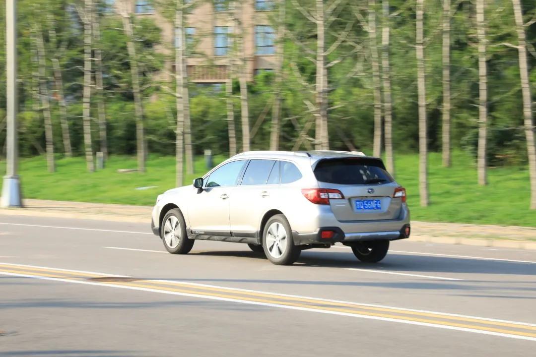 试驾斯巴鲁傲虎探越版,踢车帮最新款斯巴鲁傲虎试驾视频