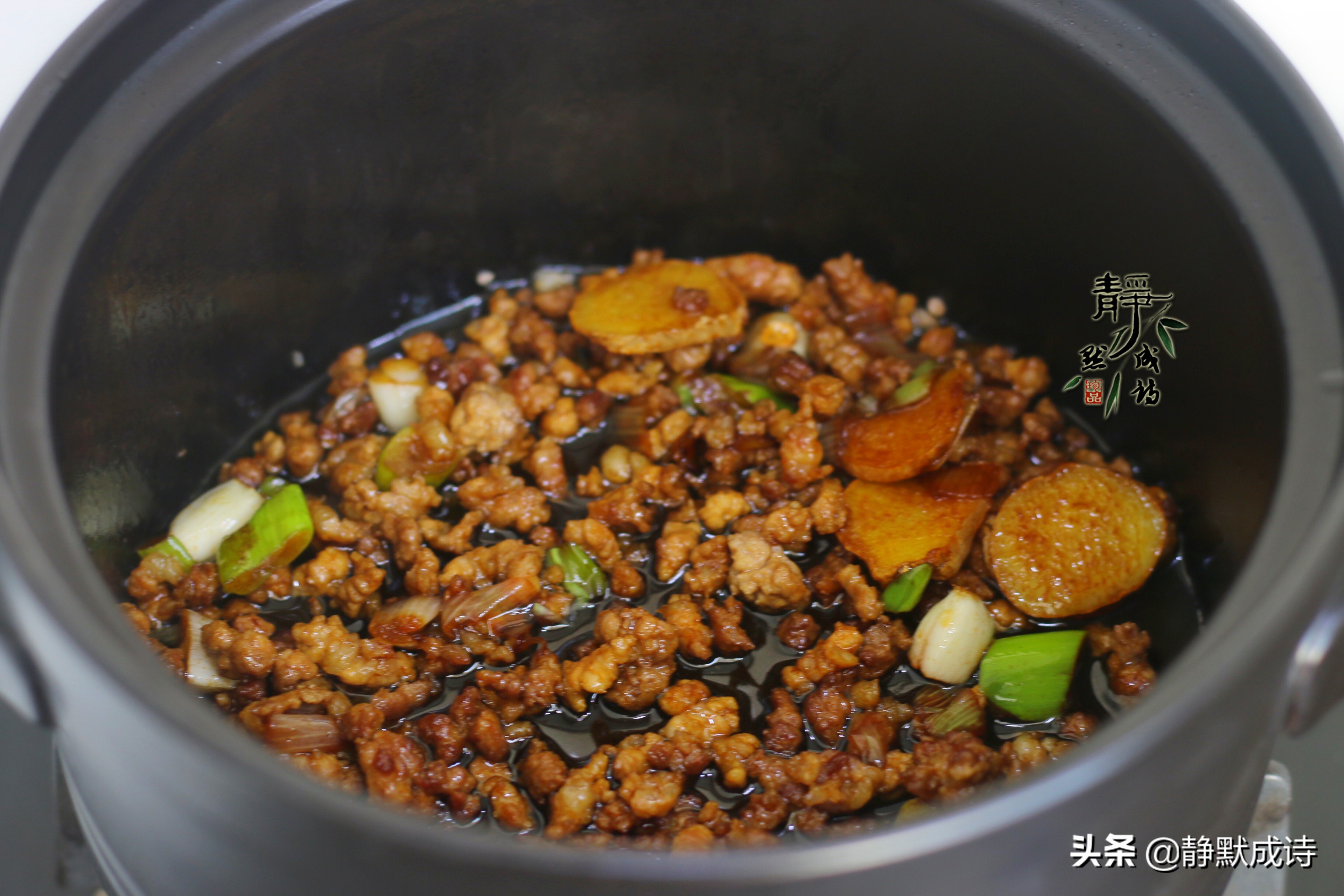 绿叶菜炖久了会不会变黄,为什么绿叶菜煮了变黄