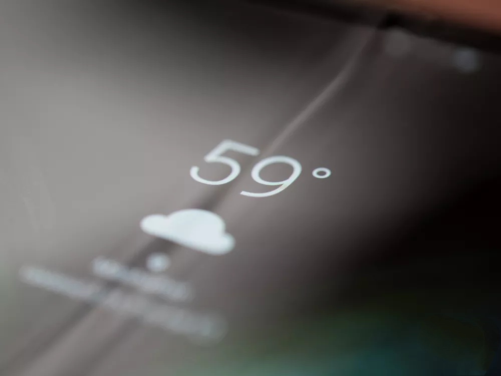 三星galaxyfold内屏有一条亮线,三星fold一代屏幕有条白线