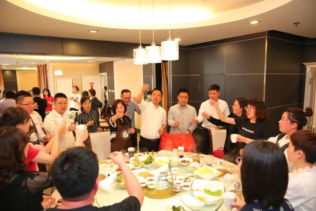 小肥羊大骨浓汤涮羊肉,小肥羊大爱无疆