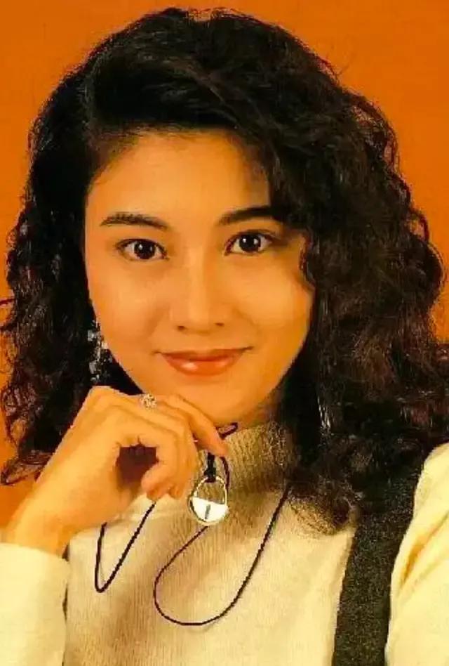 李嘉欣当年到底有多美,李嘉欣年轻时到底有多美