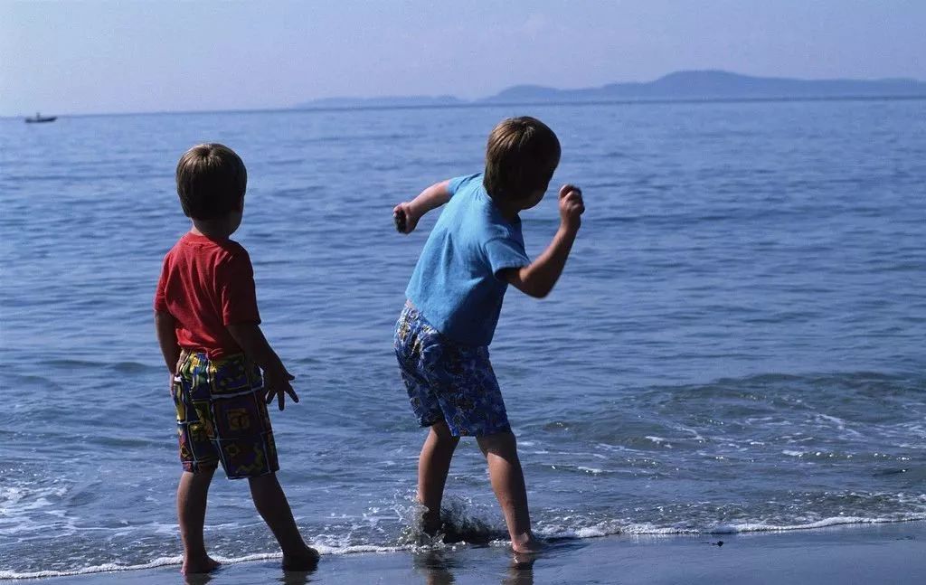 第一名是女孩，班长是女孩，学委是女孩......男孩的教育怎么抓？