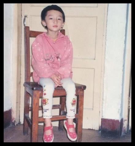 周冬雨：出道即巅峰，成最年轻双料影后，背后却离不开这两个男人