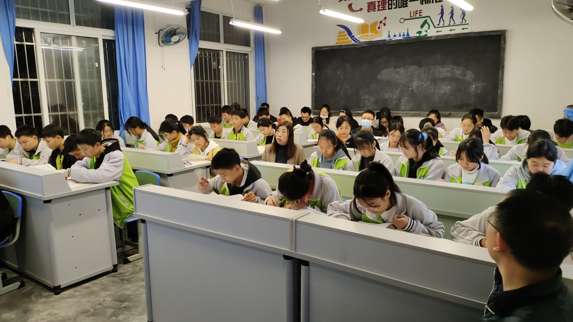 聚焦课堂提升教育教学质量,立足课堂主阵地提升教育教学质量