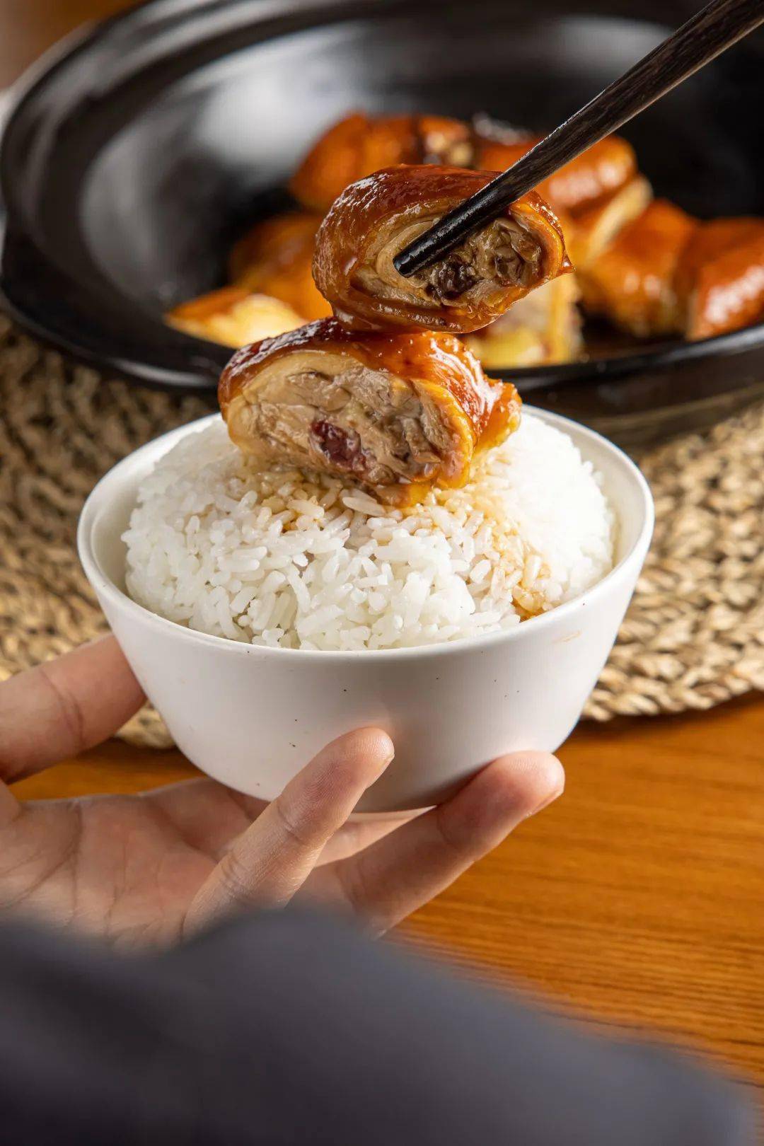 中国第一台电饭煲,中国第一代电饭煲外形变化