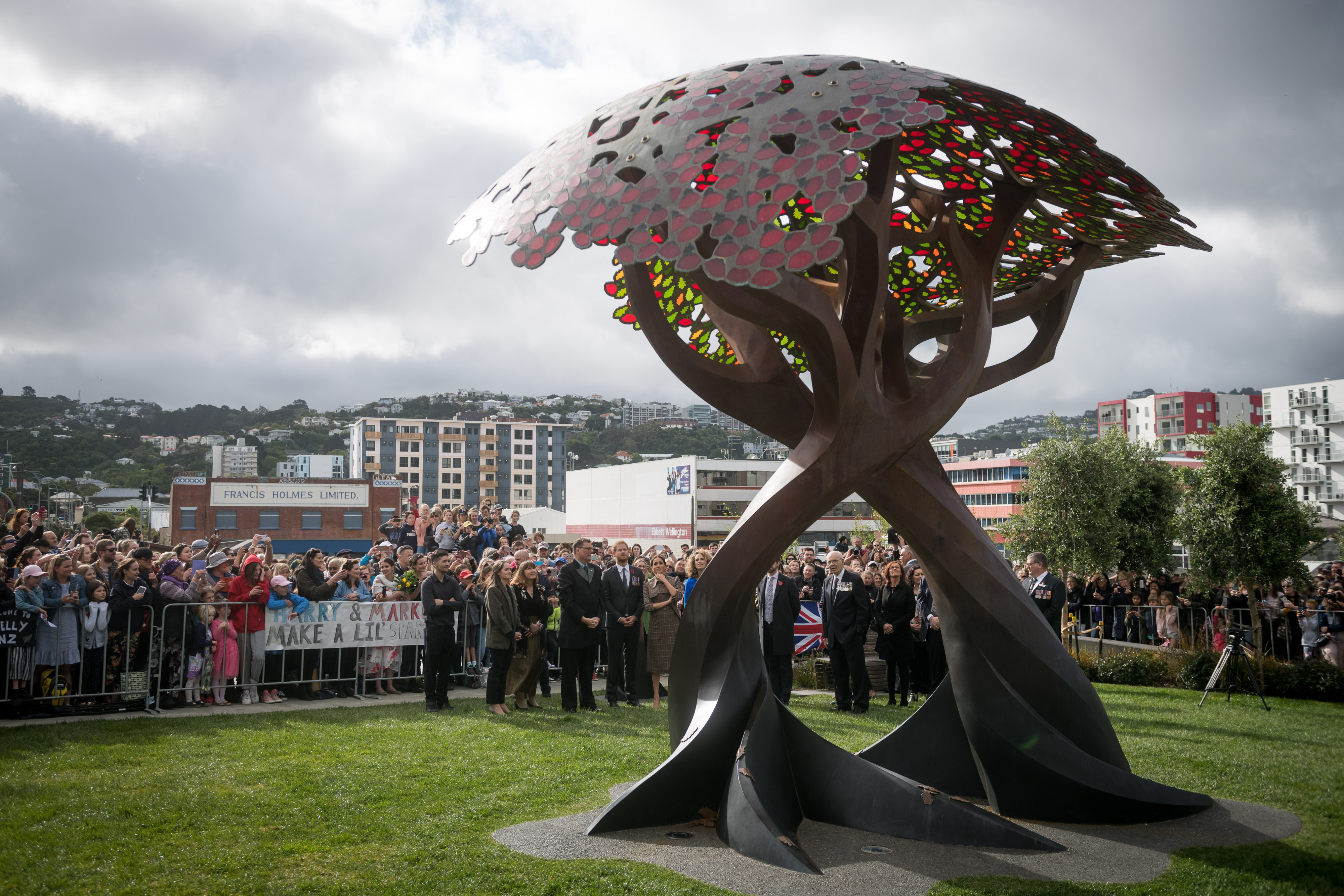 哈里梅根蜜月,哈里梅根徒步游