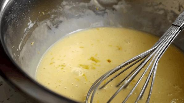 怎样做蛋糕又松又软不塌,做蛋糕蓬松不塌的方法