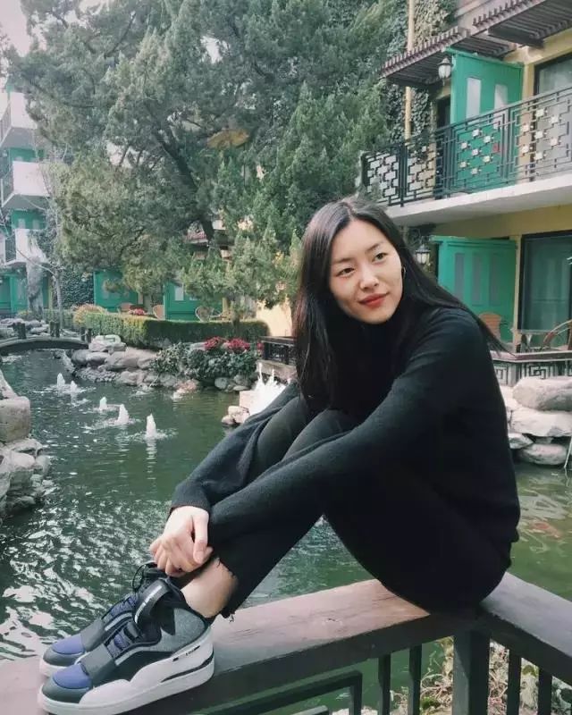 百搭显瘦塑身小黑裤,显瘦显高小黑裤