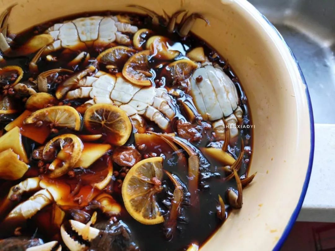 吃不完的大闸蟹怎么办？和杭州刘奶奶一样做醉蟹，只是不要拿错酒