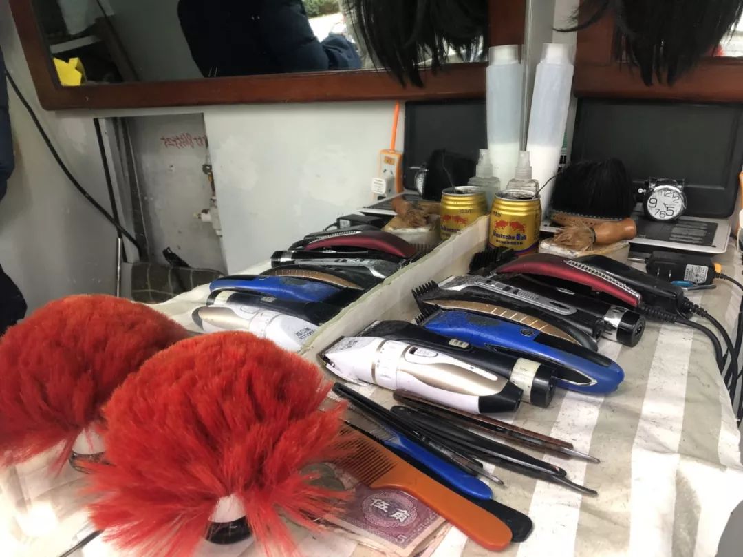 成华头条|剃头匠吴师傅的“烦恼”不见了