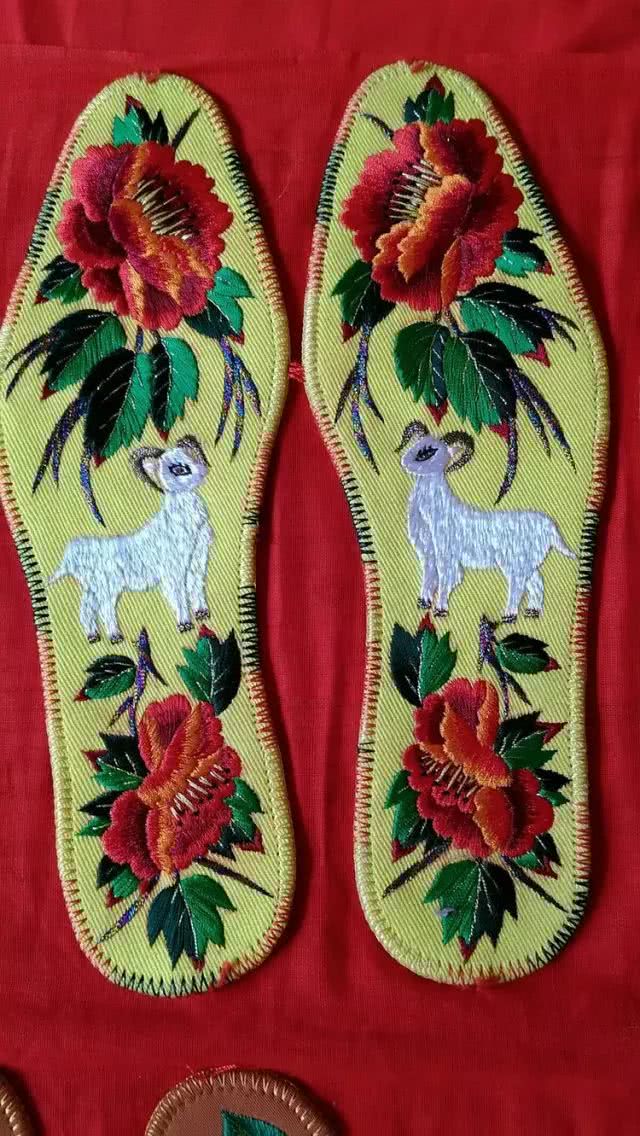 十字绣鞋垫花样图解大图,最受欢迎的小格子鞋垫图案