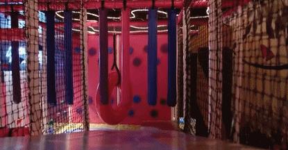 千万富豪如今蜗居在30平米的小屋,百亿富豪住豪宅