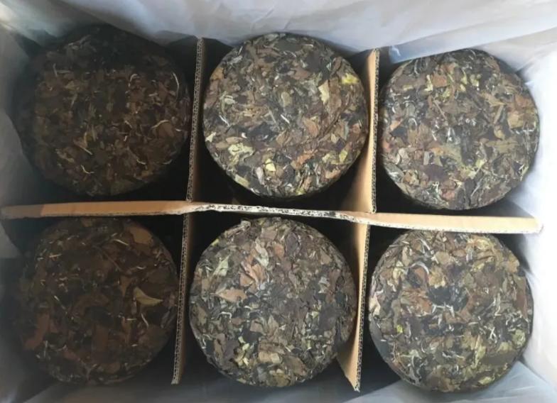 茶饼怎么分生茶还是熟茶,普洱茶茶饼和散茶如何选择