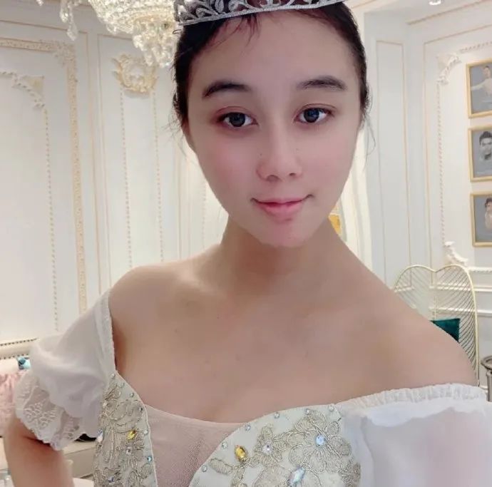 赌王女儿何超盈为什么那么胖了,赌王小公主何超欣近照曝光