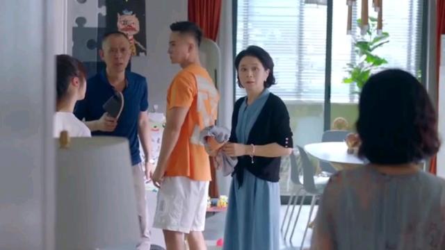 陪你一起长大何景华最后离婚了吗,奚彬何景华