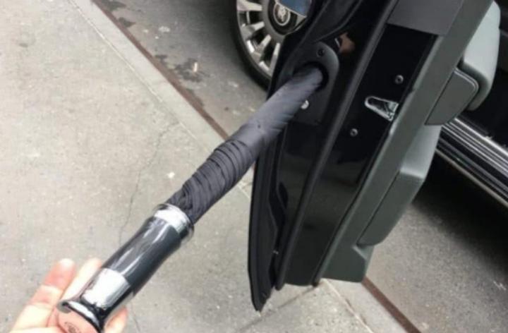 劳斯莱斯一把伞值十万块钱吗,劳斯莱斯雨伞一把成本1500块