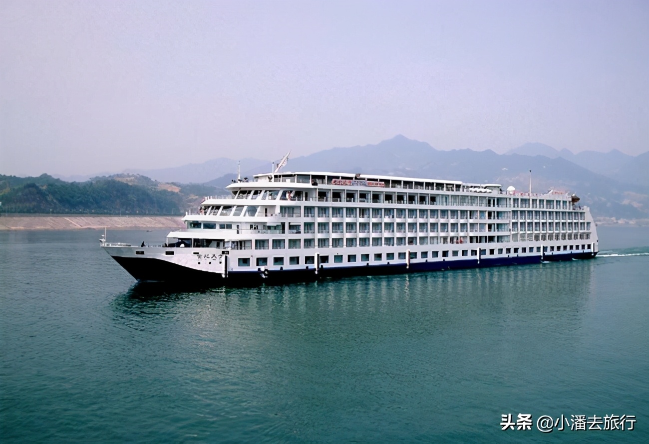 长江游轮的真实视频,长江的游轮和海里面的游轮
