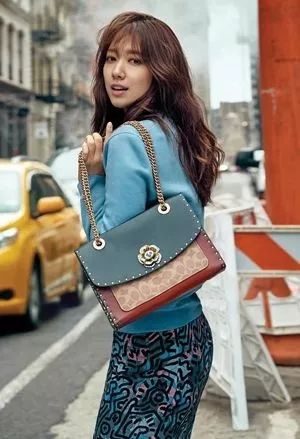 男人女人你们应该如何看待这些包，难道是贫穷限制了我的想象吗？