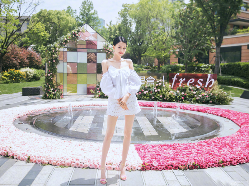 董子健庆生视频,董子健为孙怡庆生