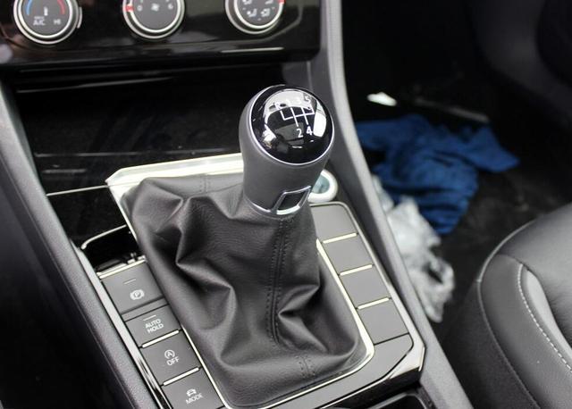 帕萨特有搭载at变速箱的吗,全新一代帕萨特采用怀挡吗