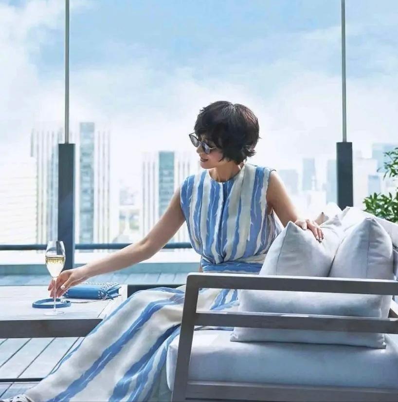 为什么日本女人爱穿和服,日本姑娘穿什么衣服显高