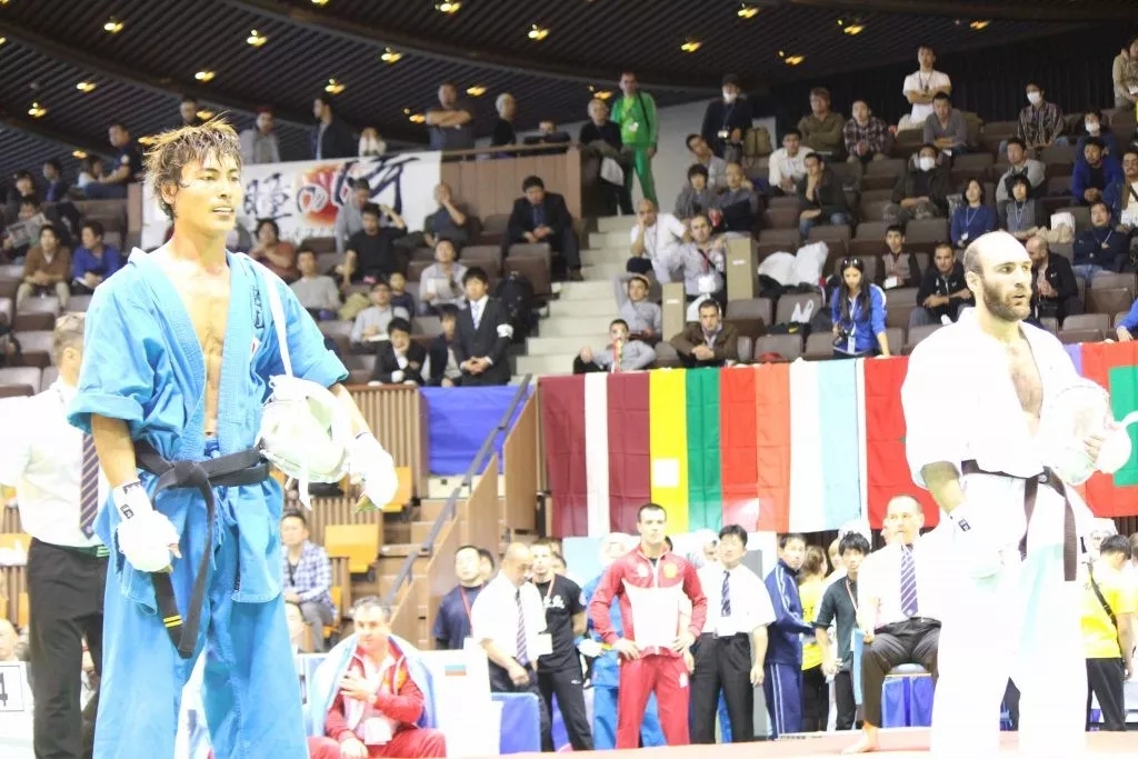 能踢裆的泰拳比赛,可以踢裆的拳赛