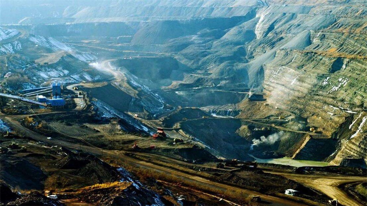 亚洲最大露天煤矿,亚洲最大的露天煤矿年产多少吨煤