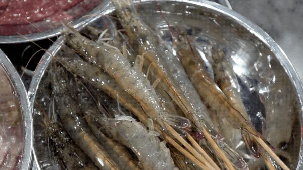 这家噗噗噗的粥底火锅店，稳就一个字