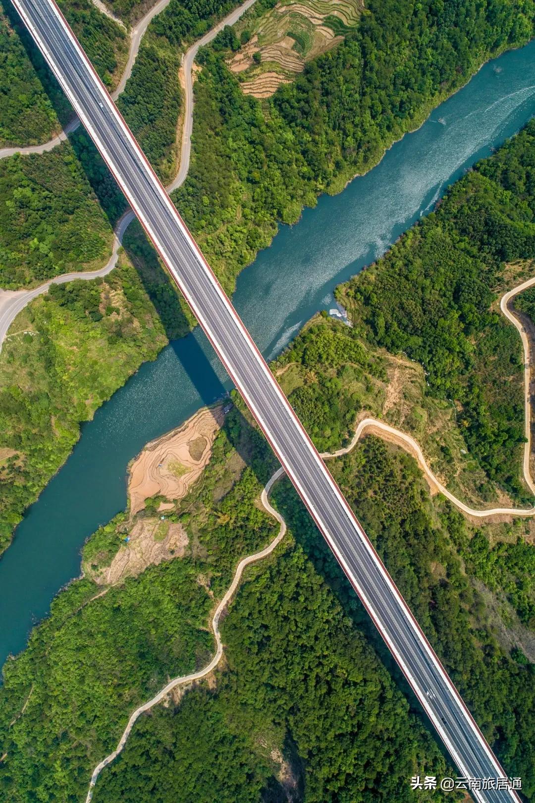 最好的风景在路上云南,有一种山叫云南的山