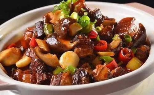 干豇豆茶树菇红烧肉,陕菜豆角炒茶树菇