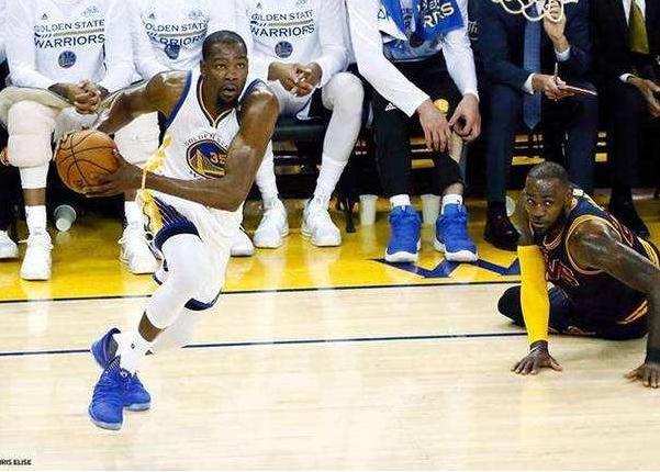 新第一人杜兰特5连发喷网友！KD无法掩盖软弱决定，注定不如詹皇