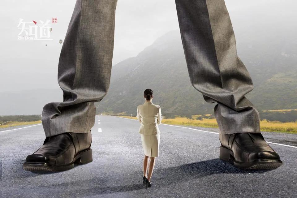 你以为这是霸道总裁的撩，对不起，那是性骚扰