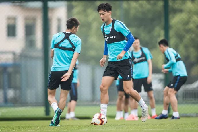 喂？有人做西班牙代购嘛？申花可能有这个需要......