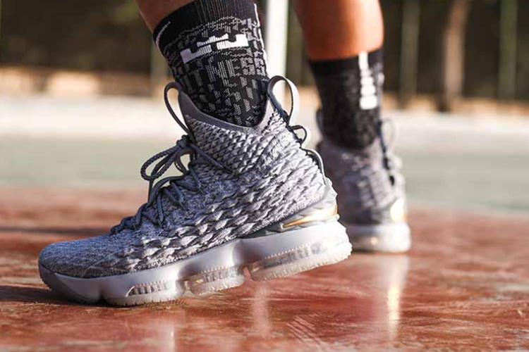 球鞋贴教程,补足球鞋开胶方法