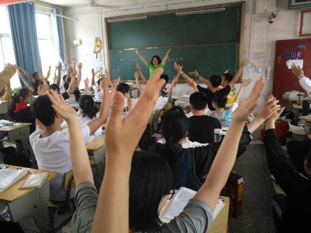 临颍一高高三师生减压趣味活动,知心姐姐河南