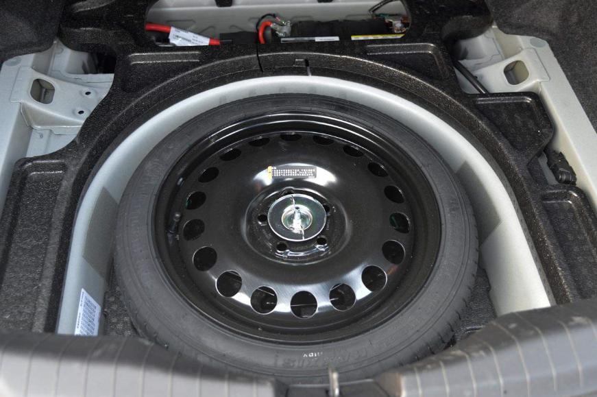 换汽车备胎正确步骤,汽车换备胎教程挂什么挡好