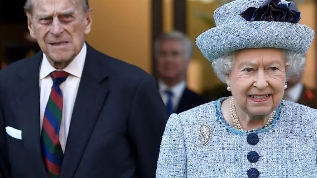 菲利普亲王劝哈里不要娶演员，但孙子执着爱梅根，98岁爷爷也没辙