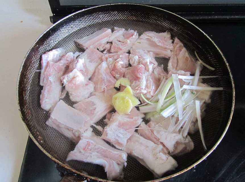 排骨一炖就脱骨,排骨一煮就发白