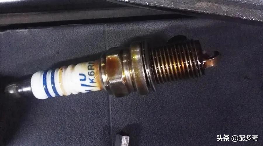 汽车火花塞上有积碳怎么办,汽车火花塞有锈怎么回事