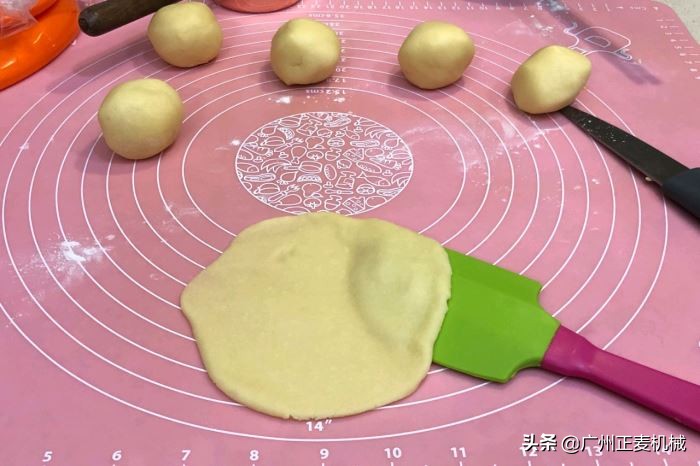 菠萝面包的做法烤箱,菠萝面包的家常做法用烤箱