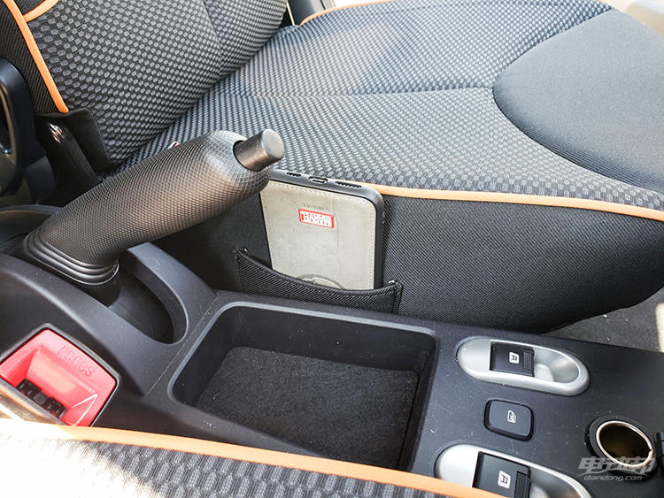 科技与复古并存？短暂体验比亚迪e1感受