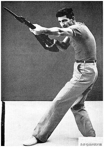 美*刺军**刀拼杀术，很珍贵的图片教学资料，格斗迷、军迷的最爱