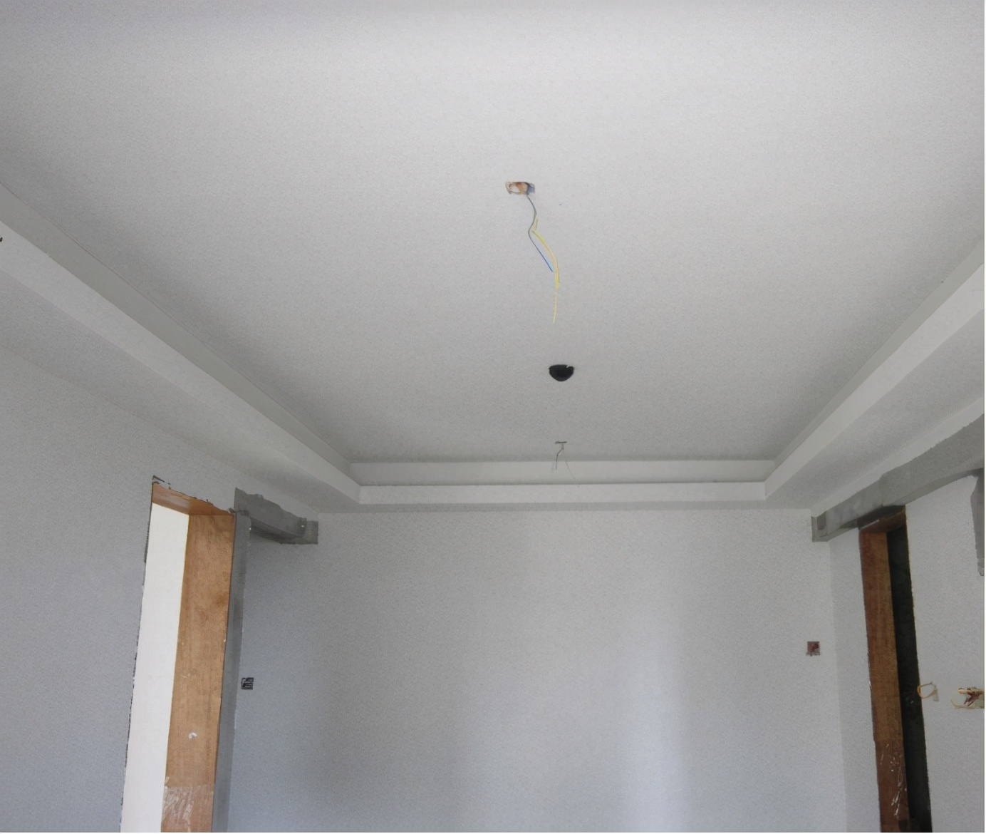 天花板掉皮解决方案,天花板掉皮可以贴什么处理