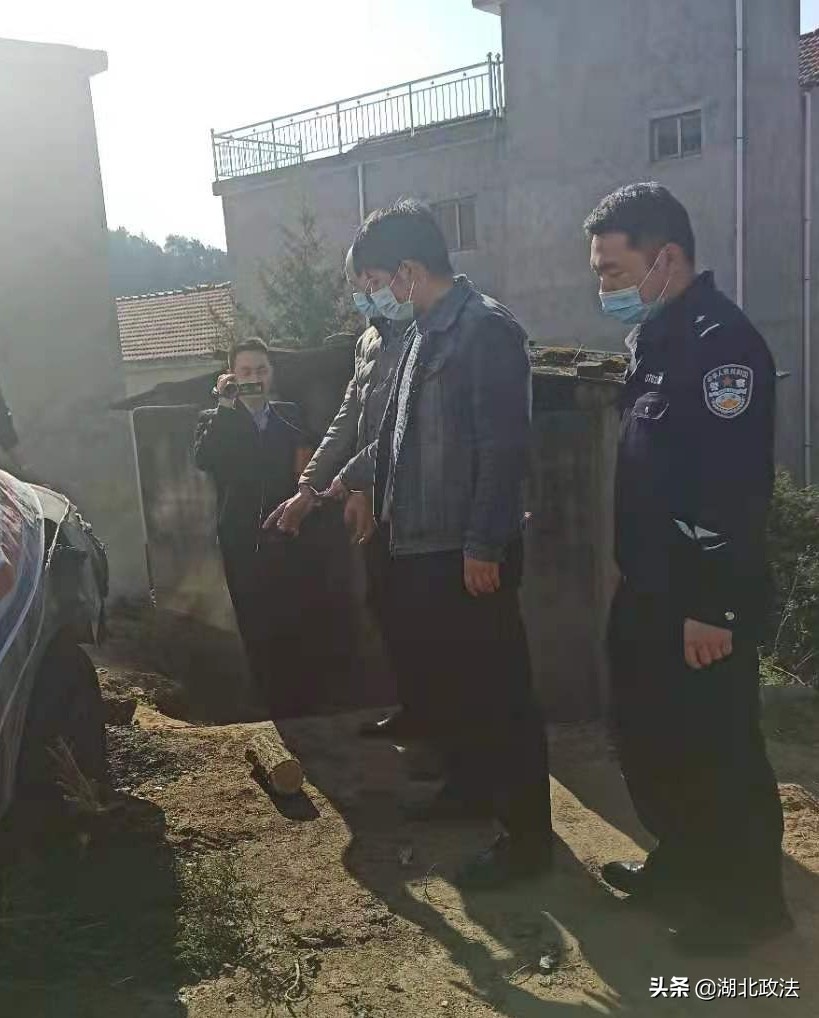 男子新买的货车被人纵火烧毁,1600多辆汽车被烧毁