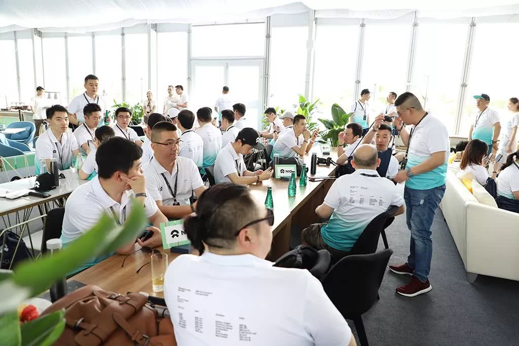 这车空间窄、没空调，只能躺着开，为啥一群男人都想开？