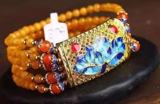 戴起来最舒服的腕饰是它！不是手镯，更不是手串，猜到了吗？